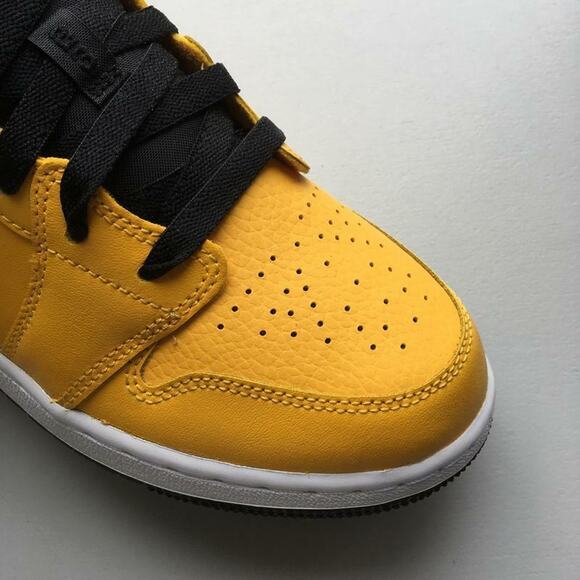 Nike Air Jordan 1 Low GS University Gold Black 553560 700 - SIZE 4.5Y = 4.5 MENS main image 6